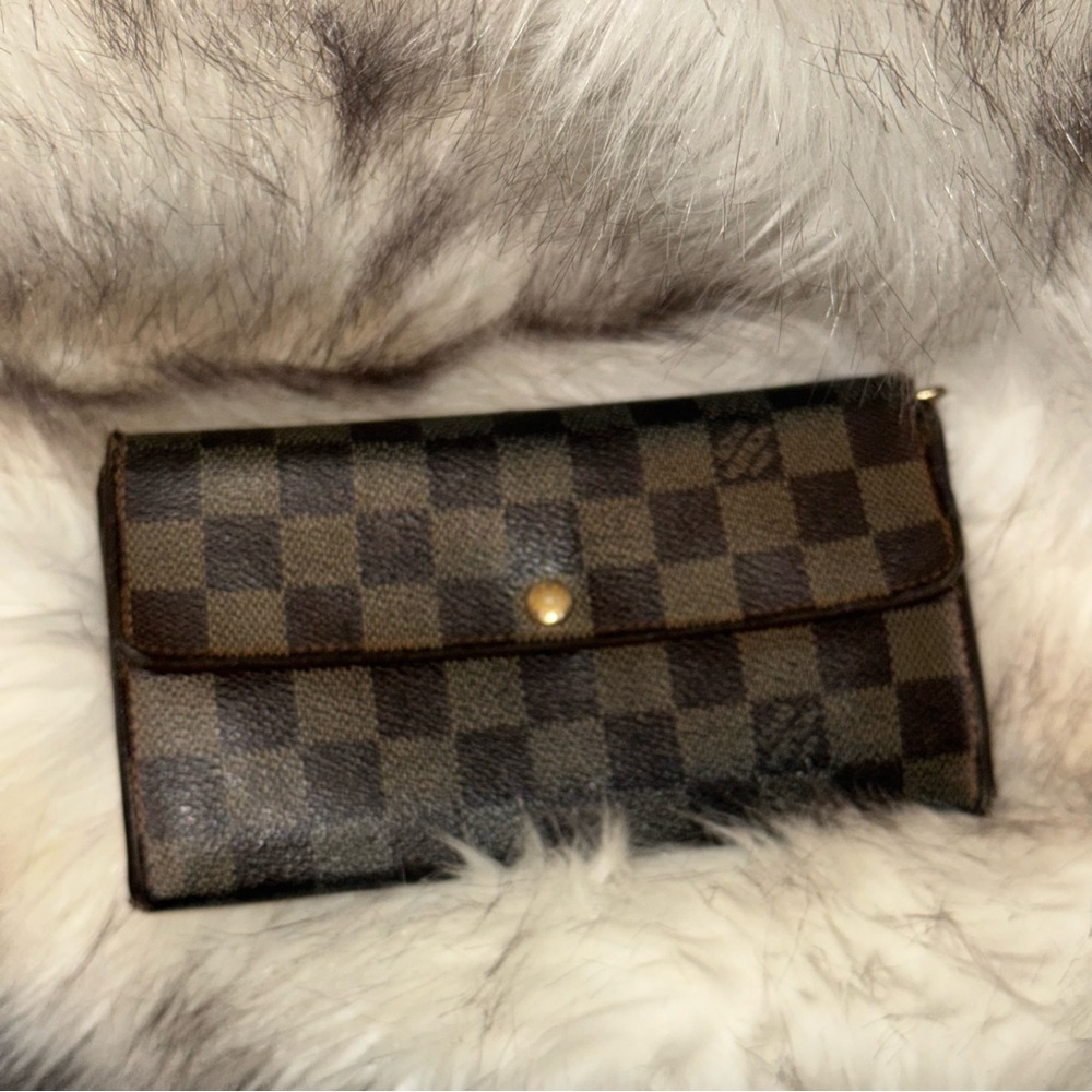 LOUIS VUITTON 💲💥 
Brown Checkered Wallet Pre-Loved💕